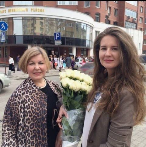 А КАК ВЫГЛЯДИТ ТВОЯ МАМА В 53?