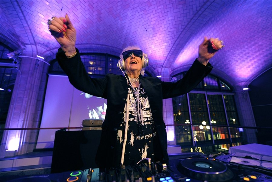 ВОЗРАСТНЫЕ СТЕРЕОТИПЫ В ПРОФЕССИИ